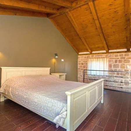 House Stone House Island Prvic 度假居