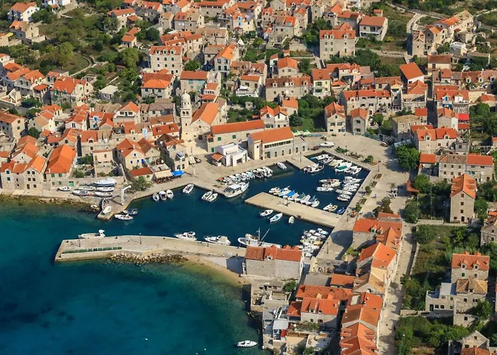 בית נופש House Stone House Island Prvic