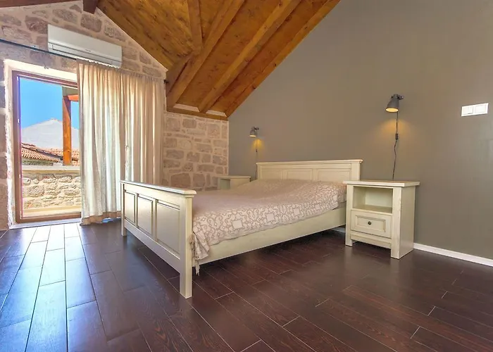 בית נופש House Stone House Island Prvic