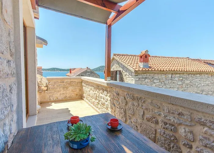 בית נופש House Stone House Island Prvic *